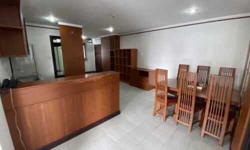 This large condo in Prompong on Sukhumvit 39 with 2 bedrooms is available now in Supalai Place