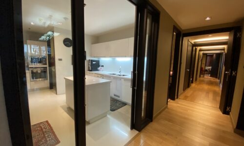 Luxury Bangkok condo for sale - 4-bedroom - private lift - pool view - Belgravia Sukhumvit 30/1