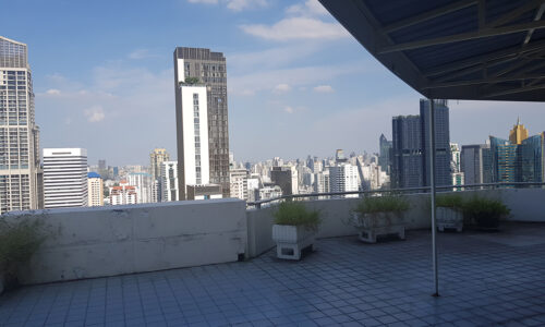 Large balcony condo for sale in Nana - Top Floor - 2 bedroom - Sukhumvit Suite