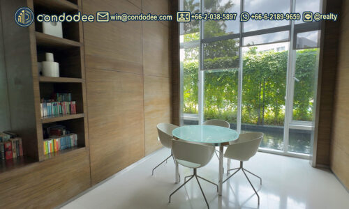 Library Fullerton Sukhumvit luxury pet-friendly condo building exterior view near BTS Thonglor Ekkamai | ภาพภายนอกอาคาร ฟูลเลอตัน สุขุมวิท คอนโดหรูเลี้ยงสัตว์ได้ ใกล้ BTS ทองหล่อ เอกมัย