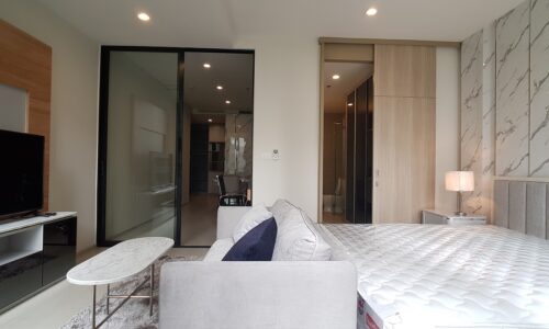 Condo for rent near Ploenchit BTS - 1-bedroom - low-floor - Noble Ploenchit