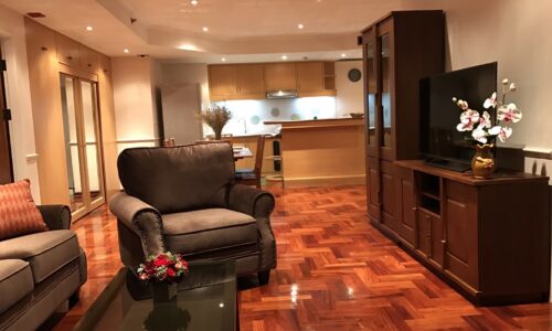 Rent 2-bedroom apartment near Sukhumvit MRT - mid-floor - large size - Las Colinas condominium