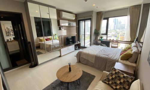 This studio near BTS Thonglor in Bangkok is available now in Rhythm Sukhumvit 36-38