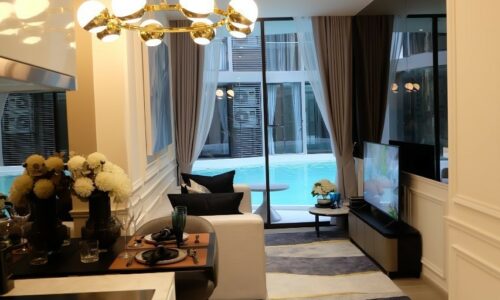 This pool-access condo near the park is the last such property available now in a new Fynn Asoke condominium on Sukhumvit 10 in Bangkok CBD