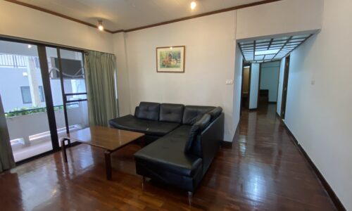 Large condo in Prompong for sale - 3-bedroom - 2 balconies - Yada Residential