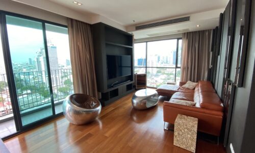This Bangkok condo in Sathorn with an amazing unblocked panoramic view is available now in The Parco condominium in Bangkok.