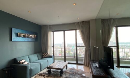 River-view condo in Sukhumvit 24 for sale - high floor - The Emporio Place