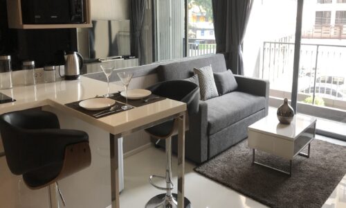 Nice 1-bedroom condo in a low-rise project for sale - near MRT - Trapezo Sukhumvit 16