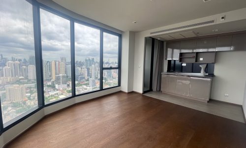 This larger new condo with 1 bedroom is available now in a luxury Ideo Q Sukhumvit 35 condominium near BTS Thonglor