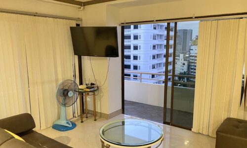 The cheapest 3-bedroom condo in Bangkok CBD is available now on the mid-floor of Saranjao Mansion on Sukhumvit 6