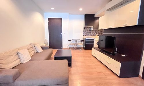 This affordable condo near BTS Ekkamai is available now in a popular The Address Sukhumvit 42 condominium in Bangkok CBD