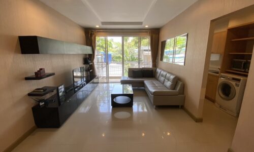 A quiet condo on Sukhumvit 39 is available now in The Rise Sukhumvit 39 condominium in Phrom Phong