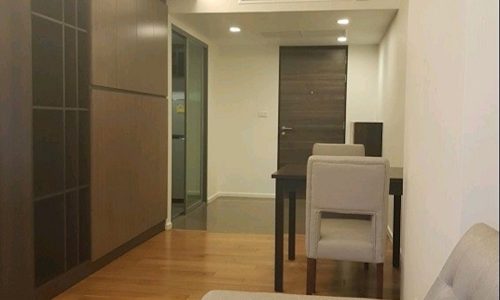 This affordable 1-bedroom near BTS Ploenchit is available now in Focus Ploenchit Sukhumvit 2 condominium in Bangkok CBD