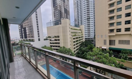 Bangkok condo with a Pool View for sale with 2 bedrooms on a low floor is available now in Bright Sukhumvit 24