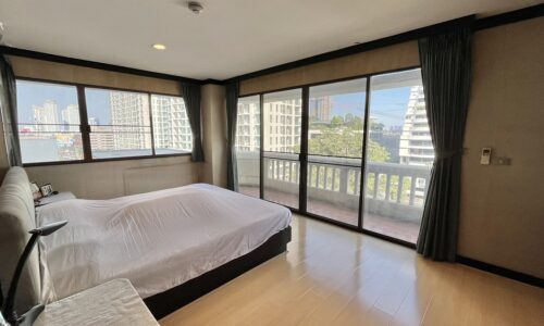 Large Bangkok apartment for sale on Sukhumvit 39 - 3 balconies - Mano Tower