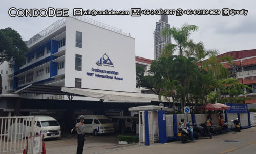 Ruamjai Heights condo for sale on Sukhumvit 15 in Bangkok near NIST School was built in 1992.