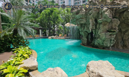 swimming pool in The Park Chidlom luxury condo for sale in Bangkok near BTS | คอนโดหรู เดอะ พาร์ค ชิดลม ขาย ใกล้ BTS กรุงเทพ