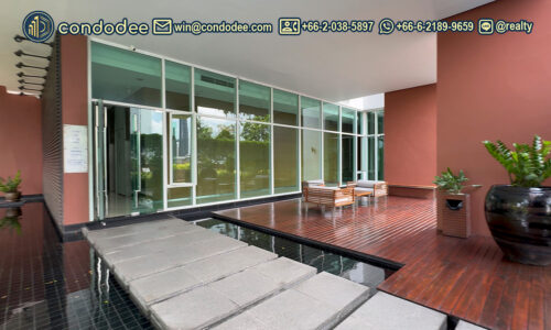 Pool side Fullerton Sukhumvit luxury pet-friendly condo building exterior view near BTS Thonglor Ekkamai | ภาพภายนอกอาคาร ฟูลเลอตัน สุขุมวิท คอนโดหรูเลี้ยงสัตว์ได้ ใกล้ BTS ทองหล่อ เอกมัย