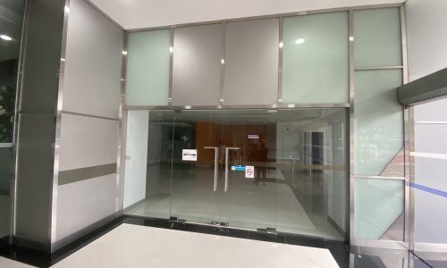 This commercial space is located on Sukhumvit 71 (Soi Pridi) on the ground floor of a hi-rise building and is available now for sale