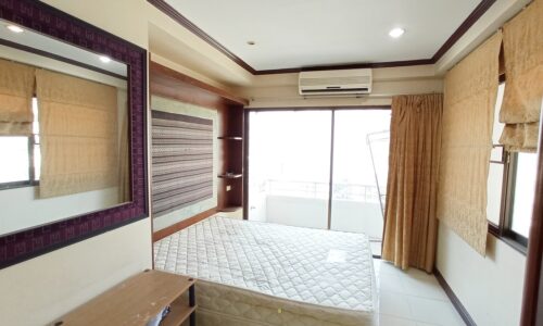 Cheap Condo in Sukhumvit 6 for sale - 2-bedroom – Saranjai Mansion