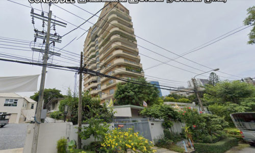 Castle Hill Mansion Bangkok condo for sale in Ekkamai with large apartments was built in 1990.
