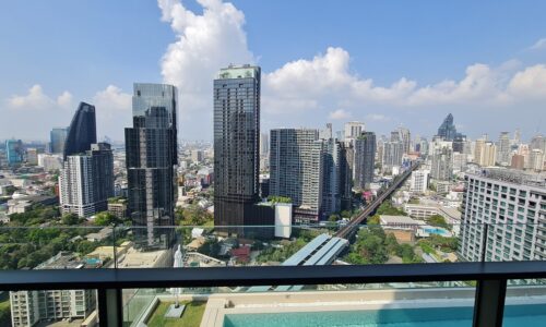 super-luxury condo rent bts thonglor - pool view