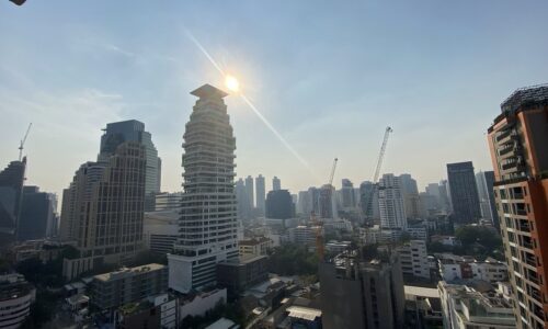 Bangkok apartment with a large balcony for sale - 3-bedroom - high floor - Royal Castle