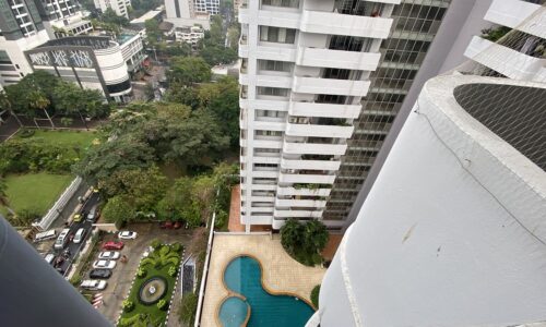 Large condo for sale in Sukhumvit 33 - high floor - DS Tower 1 Bangkok cheaper condominium