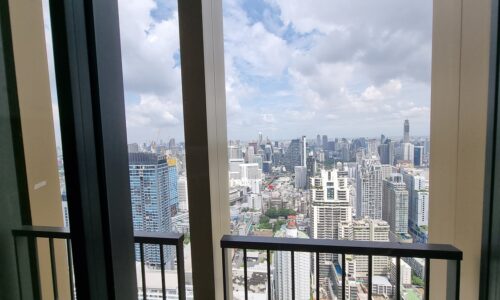Bangkok penthouse with a very high ceiling of 4.5m- new luxury condo - FOREIGN QUOTA - Amazing View - Noble Be 19