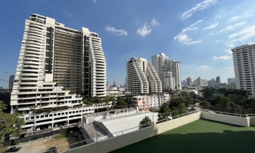 Large Bangkok apartment for sale on Sukhumvit 39 - 3 balconies - Mano Tower