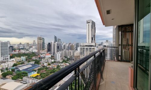 Large Bangkok Pet-Friendly Condo Sale - Large Balcony - Lake View - Aguston Sukhumvit 22