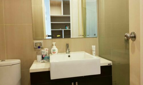 1-Bedroom Condo on Mid Floor for Sale in Villa Asoke