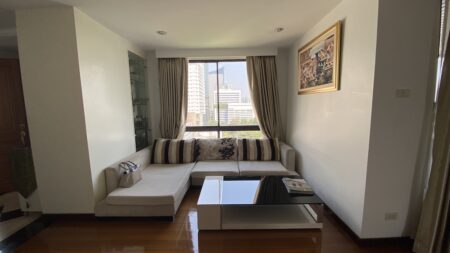 This large condo with 3 balconies and 3 bedrooms is available near Srinakharinwirot University in Asoke at Prime Mansion One condominium on Sukhumvit 31
