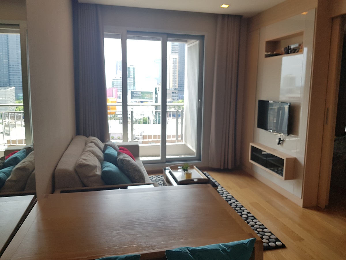 Cheap flat for sale in Asoke near MRT - 1-bedroom - mid-floor - The Address Asoke condominium