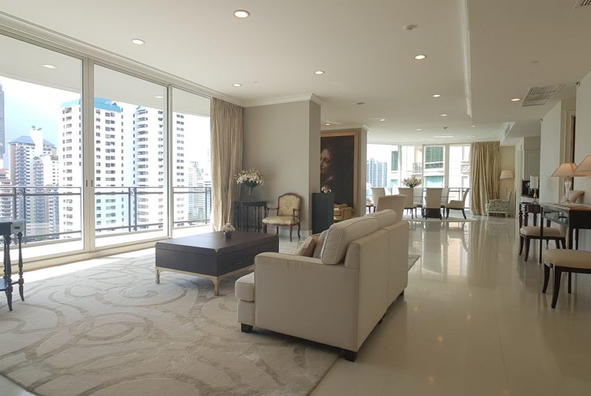 Spacious apartment for rent in Asoke - 4 bedroom - high floor - luxury - Royce Private Residences