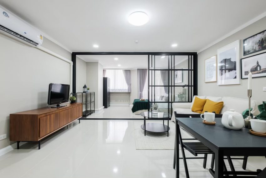 Condo with large balcony for sale in Sukhumvit 39 - 1-bedroom - Supalai Place