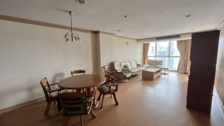 Bangkok apartment for sale on a high floor - 3-bedroom - renovation required - Waterford Diamond