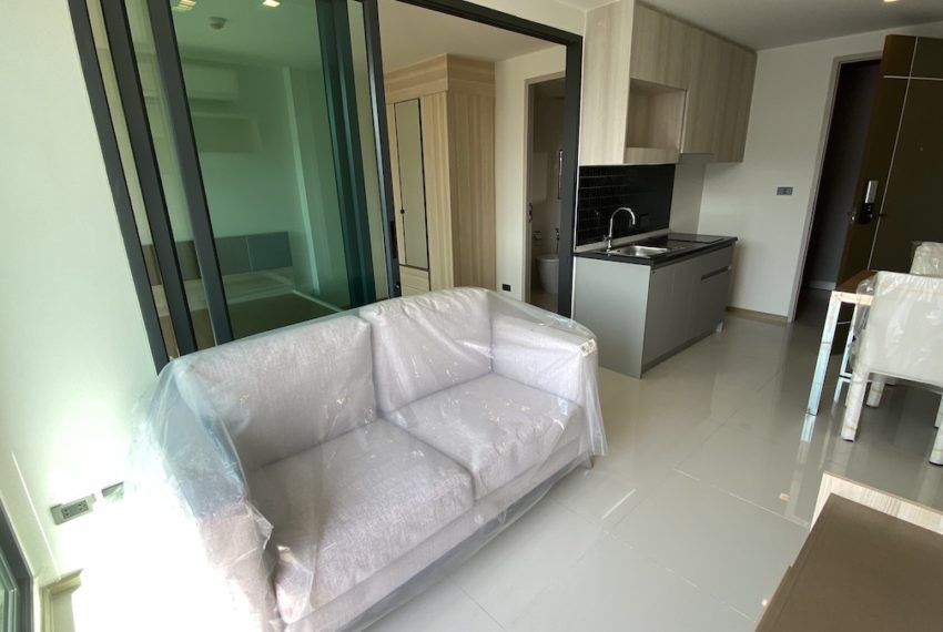 Affordable Sukhumvit Condo Sale Bangkok - living room