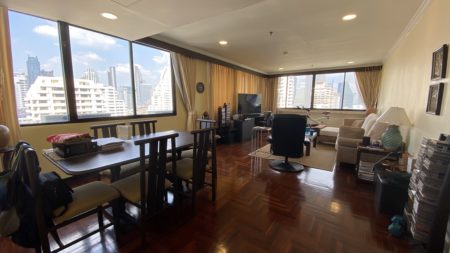 Large apartment in Sukhumvit 8 for sale with tenant - 2-bedroom - Lake Green Bangkok Condominium