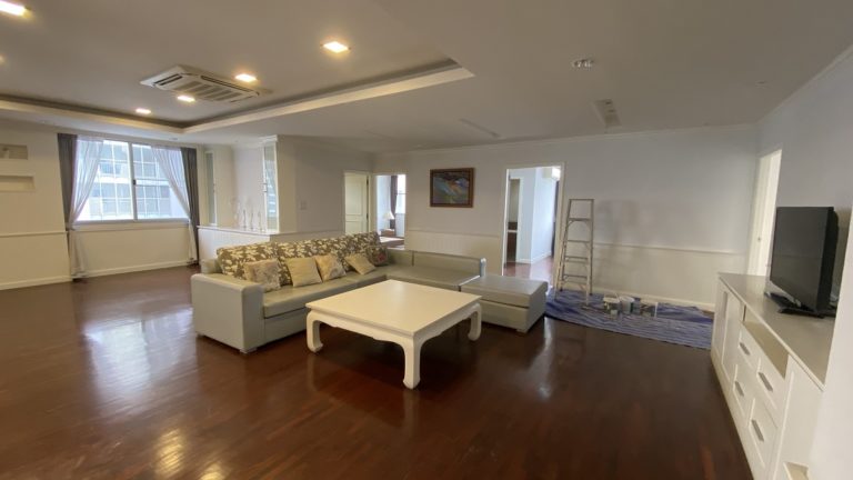 Large condo for sale in Sukhumvit 33 - high floor - DS Tower 1 Bangkok cheaper condominium