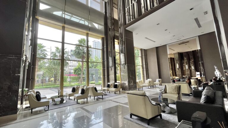 Q Asoke Phetchaburi is a luxury Bangkok condo for sale located near University, MRT Phetchaburi and Makkasan Airport Rail Link