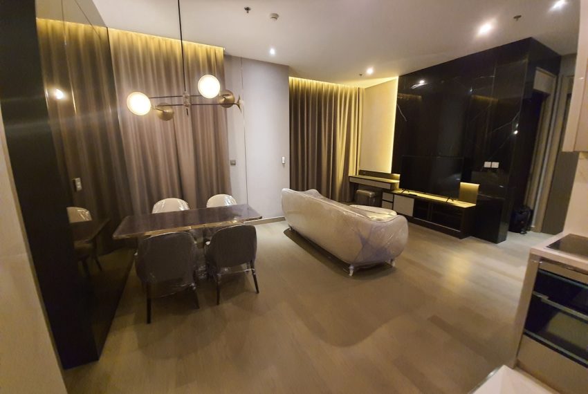 luxury bangkok condo rent - living