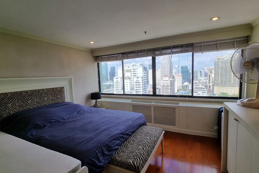 maCondo with amazing view in Sukhumvit 8 for sale - high floor - 2-bedroom - Lake Greenster bed