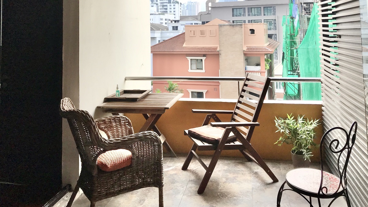 A pet-friendly 2-bedroom apartment for sale - 3 balconies - 39 Suites Bangkok Condominium