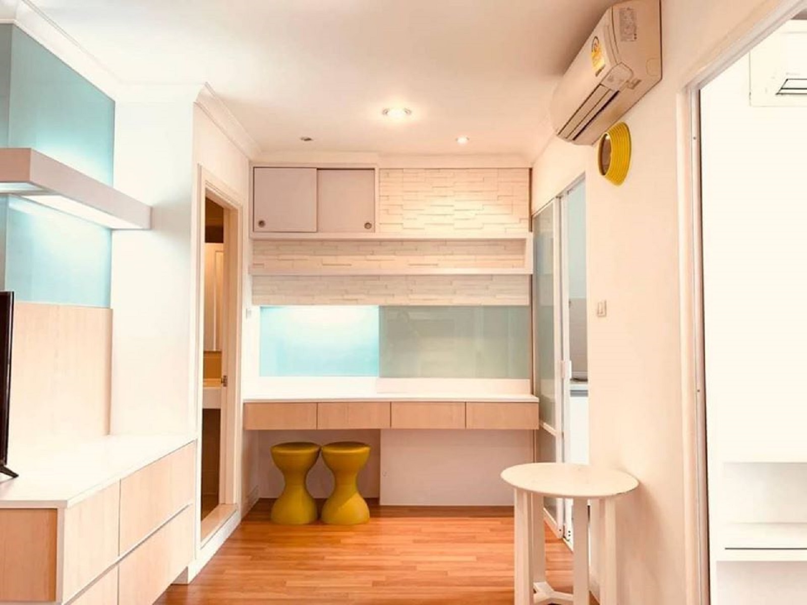 Condo for sale with a tenant in Rama 9 - 1-bedroom - high floor - Lumpini Place Rama 9-Ratchada