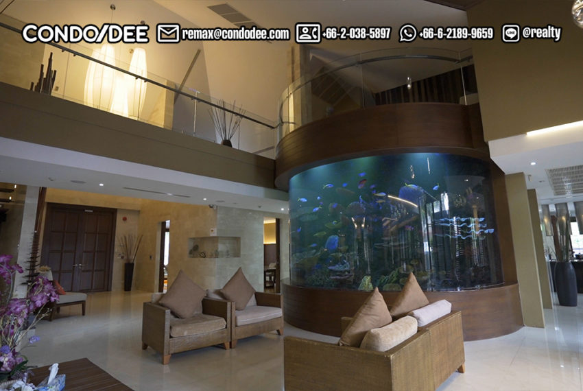 super-luxury Bangkok house sale Sukhumvit 71 living room