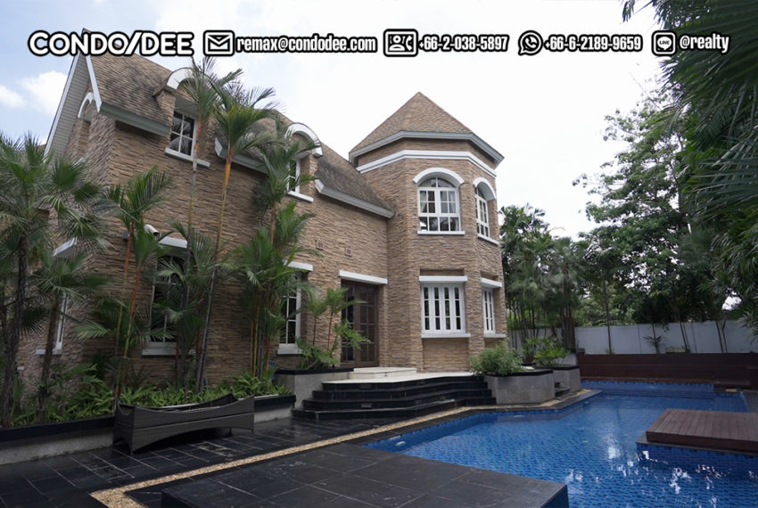 super-luxury Bangkok house sale Sukhumvit 71 pool