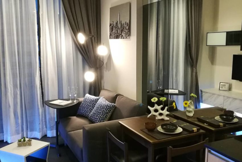 1-bedroom condo for sale on mid-floor - sale with tenant - Edge Sukhumvit 23