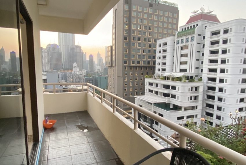 The cheapest 3-bedroom condo in Bangkok CBD - mid-floor - Saranjai