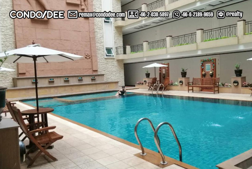 wattana-suite-condo-bangkok-swimming pool